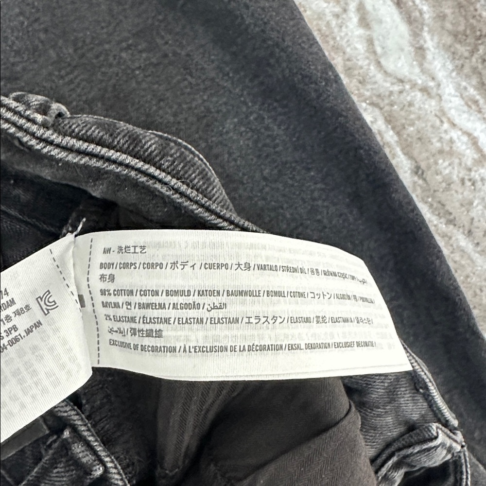 Hollister Ultra High-Rise Washed Black Butterfly Print Dad Jeans Sz 000 / 23R - Picture 8 of 11